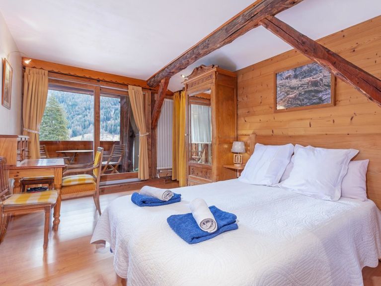 Chalet de Claude with private sauna