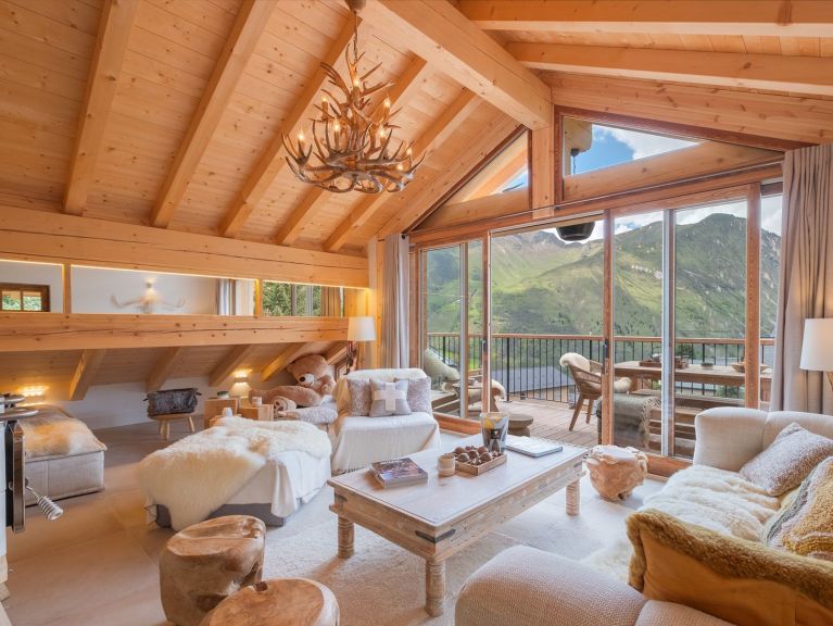 Chalet Le Duc Blanc with outdoor hot tub