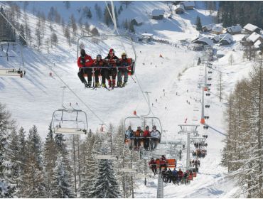 Ski village Ski village with spa retreat, apres-ski and neat slopes-4