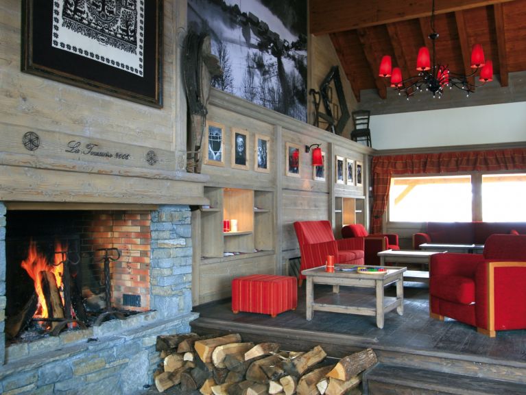 Chalet-apartment L'Ecrin des Sybelles with cabin
