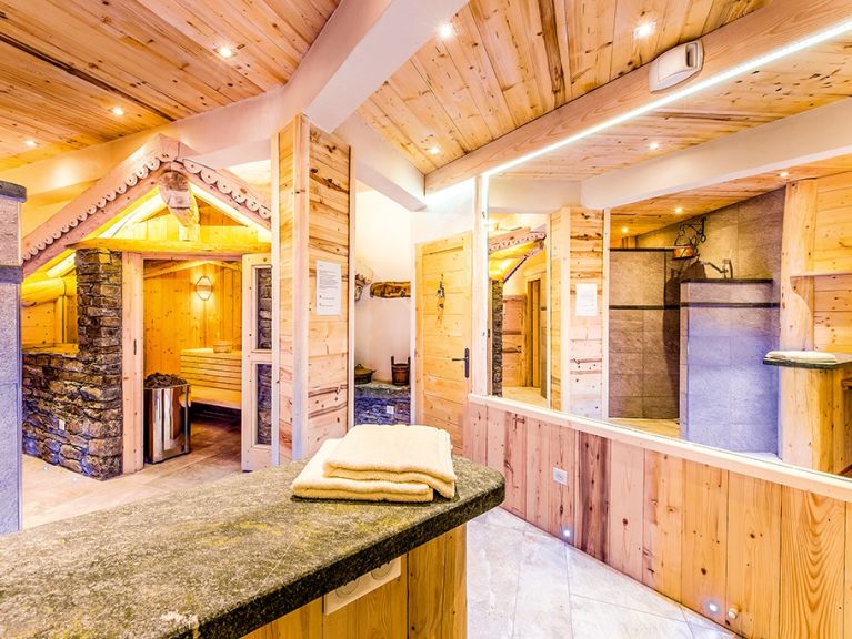 Chalet Le Pré Suzette, with sauna and outdoor whirlpool