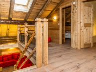 Chalet Les Bucherons with outdoor hot tub-10