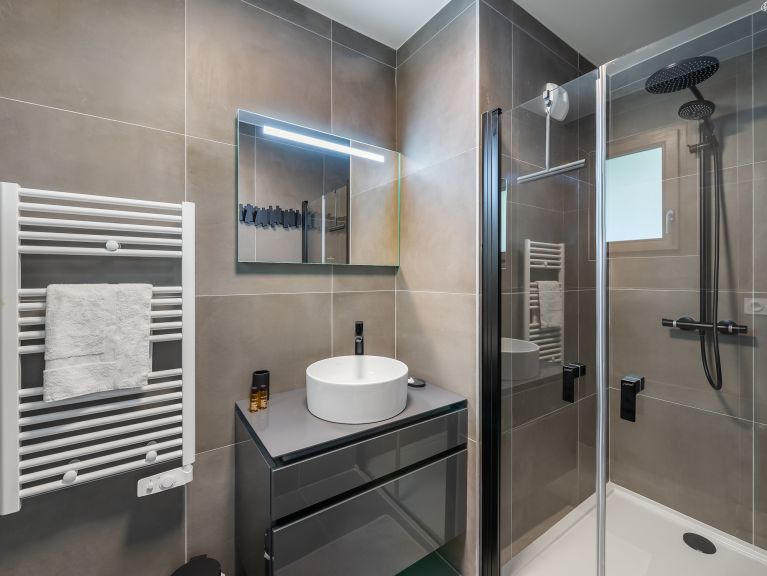 Apartment Quintessence