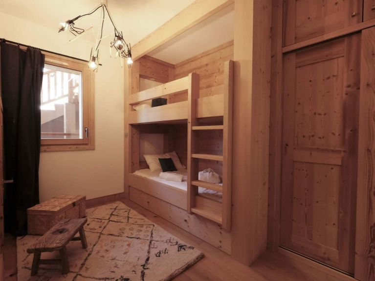 Chalet Caseblanche Lea with wood stove, sauna and whirlpool
