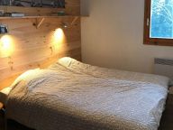 Chalet Le Clos du Pré with a family room-9