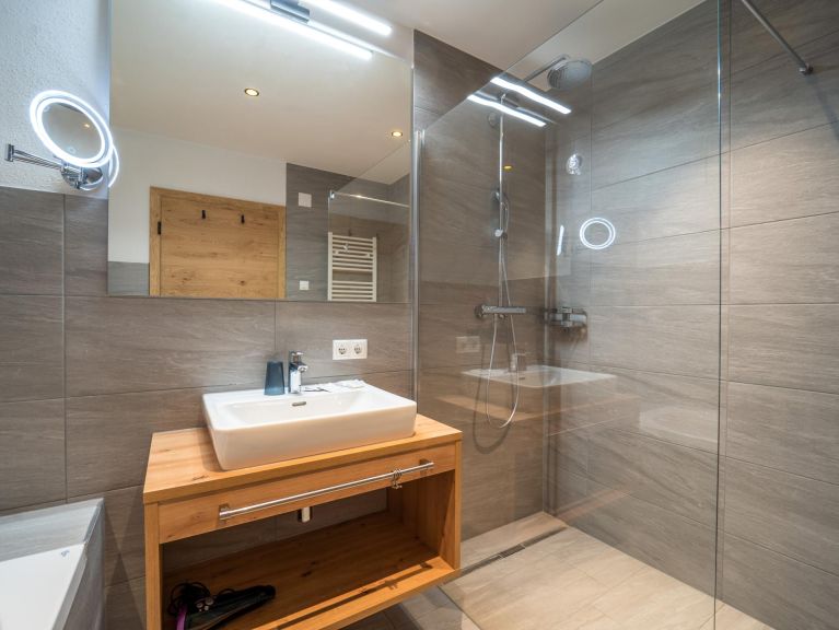 Chalet-apartment Pettneu Top 1