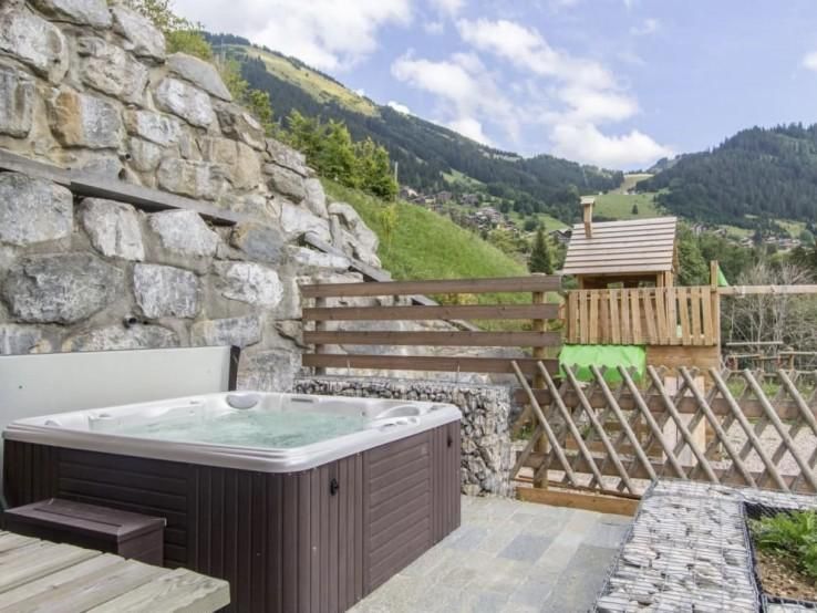Apartment La Belette with outside-whirlpool