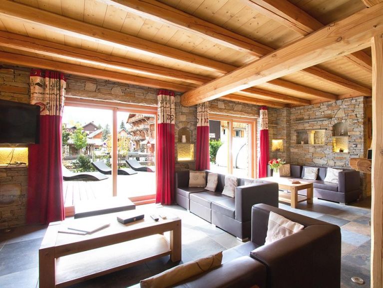 Chalet Le Loup Lodge with private pool and sauna