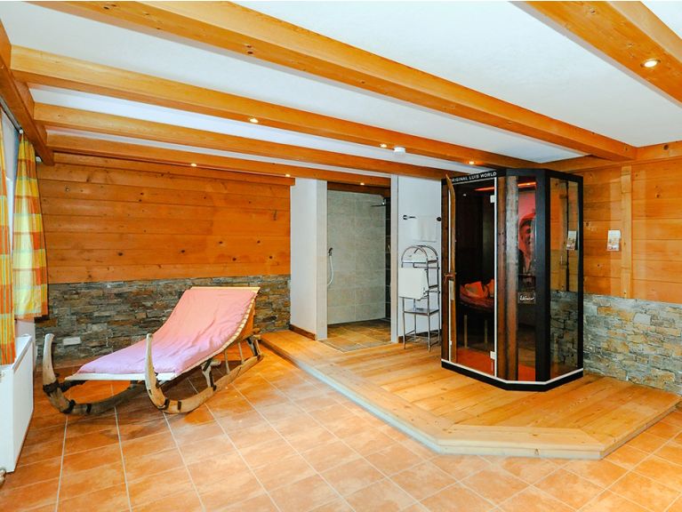 Chalet-apartment Berghof 2nd floor, with (private) infrared cabin