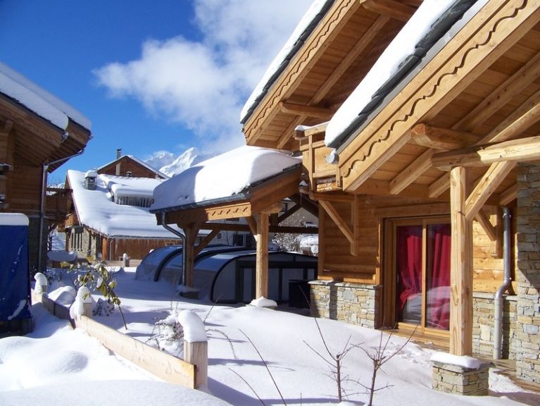 Chalet Le Prestige Lodge with a private swimming pool