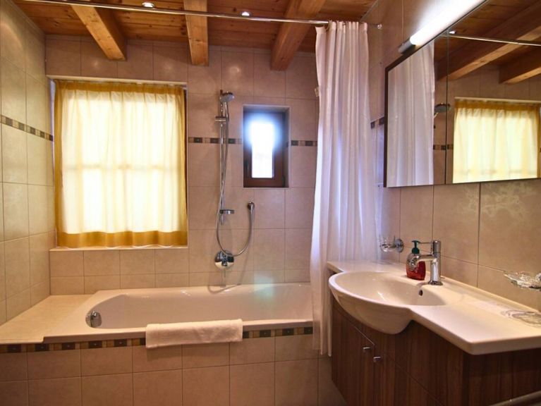 Chalet Anna Maria catering included