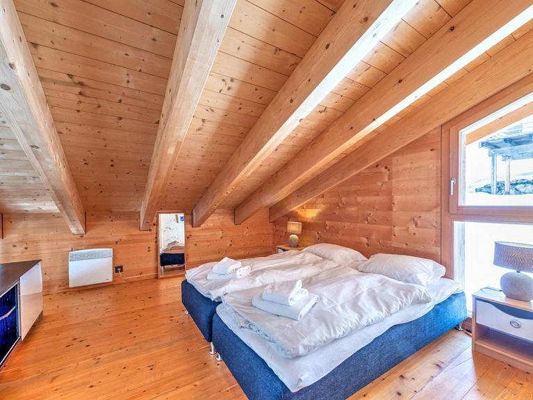 Chalet sur Piste with private sauna