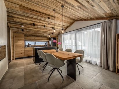 Chalet-apartment The Peak Black Stone Chalet-1