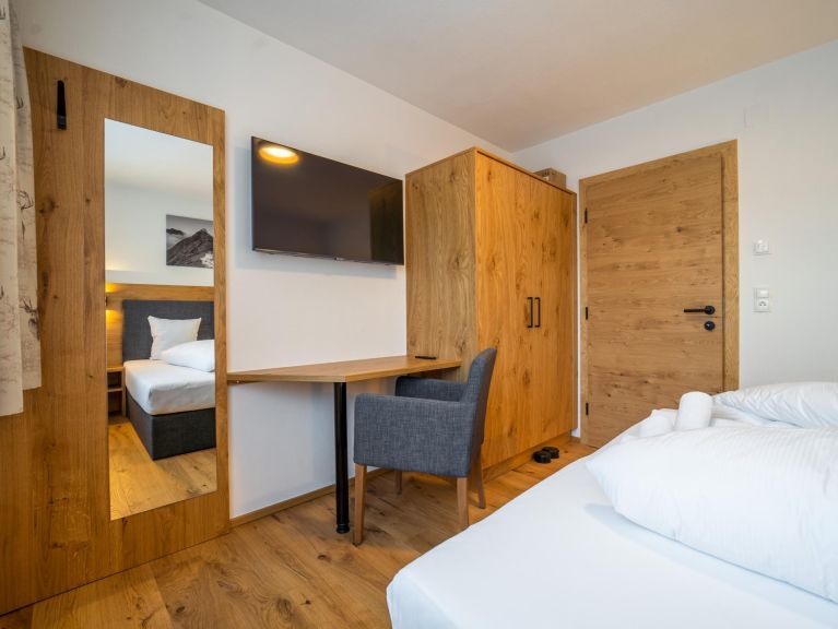 Chalet-apartment Pettneu Top 1