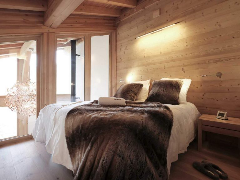 Chalet Caseblanche Susan with wood stove