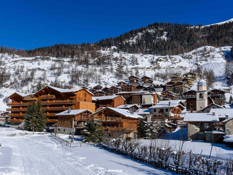 Chalet-apartment Eagle Lodge with whirlpool