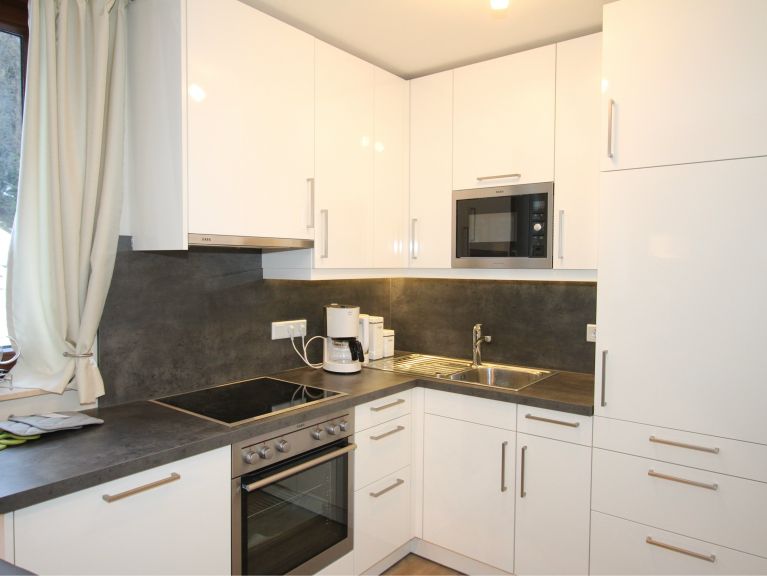 Apartment Hoss Top 18