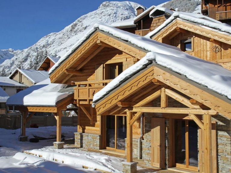 Chalet Le Renard Lodge with private pool and sauna