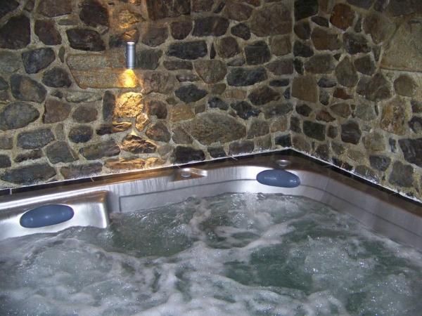 Chalet Leslie Alpen with sauna and whirlpool bath