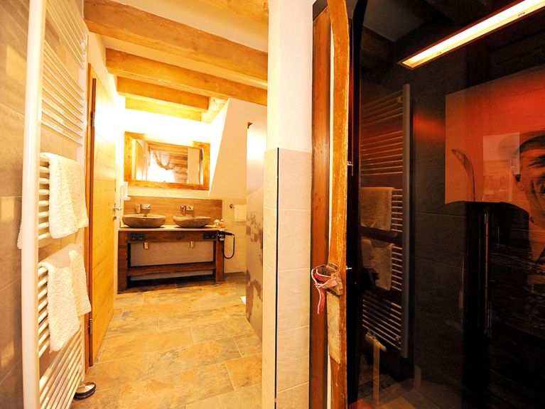 Chalet-apartment Berghof with (private) infrared cabin