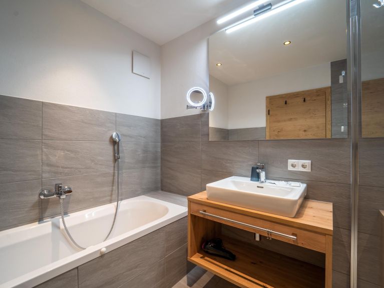 Chalet-apartment Pettneu Top 1