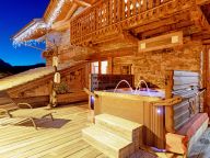Chalet Père Marie with outdoor whirlpool and sauna-25