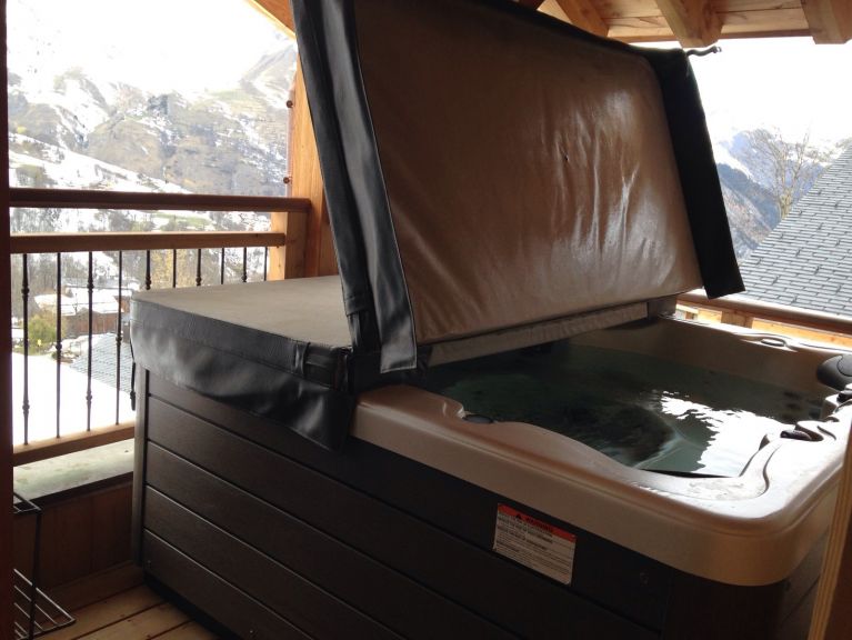 Chalet Caseblanche Luna with wood stove, sauna and whirlpool
