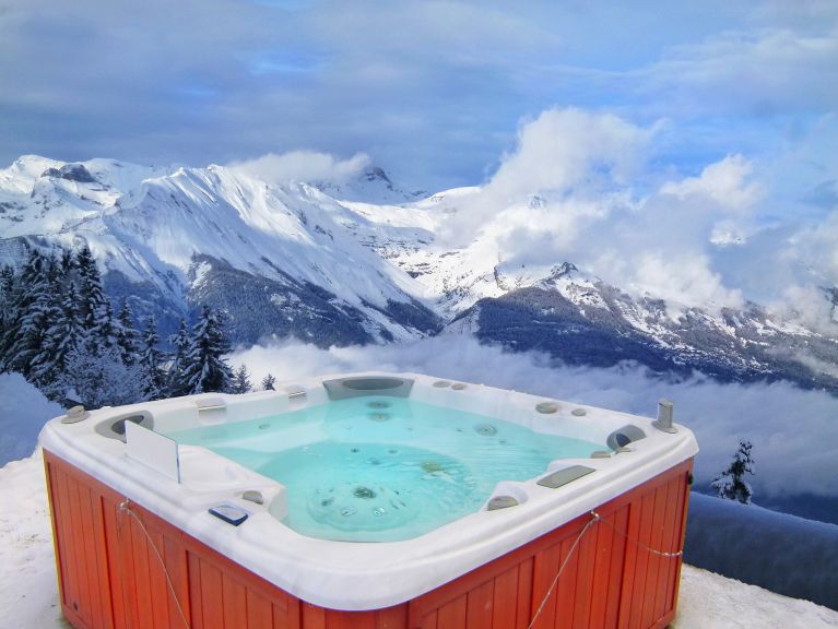 Chalet Villaroger with outdoor whirlpool and infrared sauna