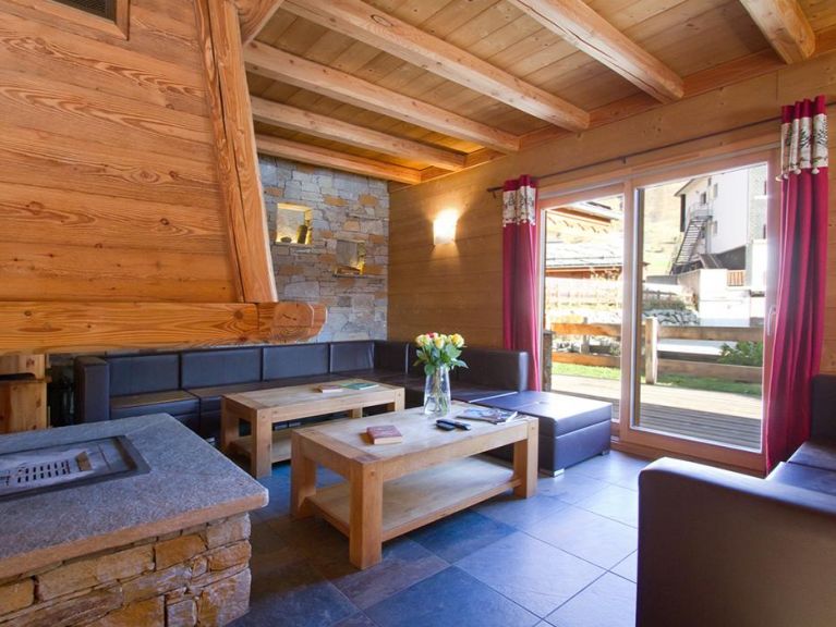Chalet Le Prestige Lodge with a private swimming pool