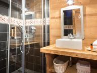 Chalet Le Joyau des Neiges with sauna and whirlpool-16