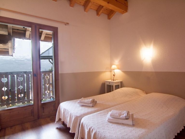 Chalet Le Chazalet including catering, sauna and outdoor whirlpool + Le Petit Chazalet