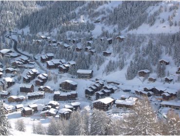 Ski village Centrally located, in green surroundings, at the ski area La Plagne-4