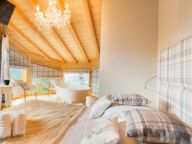 Chalet Le Joyau des Neiges with sauna and whirlpool-11