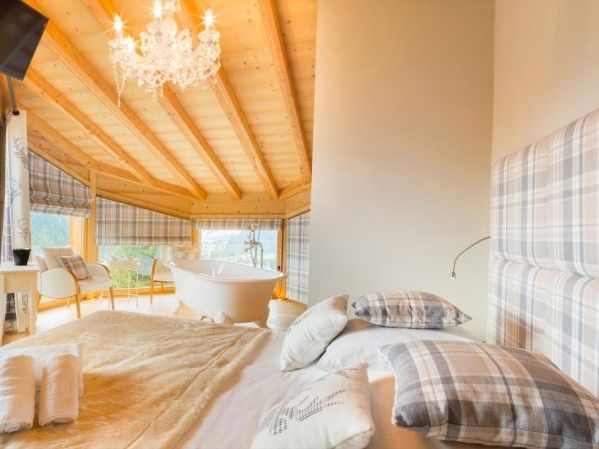 Chalet Le Joyau des Neiges with sauna and whirlpool
