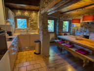 Chalet Les Oisillons with outdoor sauna-10