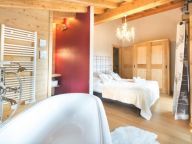 Chalet Le Joyau des Neiges with sauna and whirlpool-3