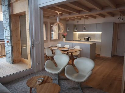 Chalet Caseblanche Retreat with wood burner and sauna-2