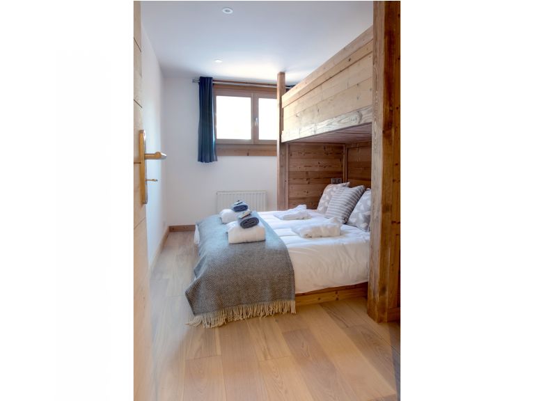 Chalet Les Trois Bonheurs with outdoor whirlpool