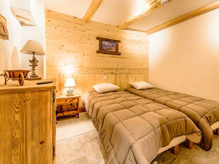 Chalet Le Pré Suzette, with sauna and outdoor whirlpool