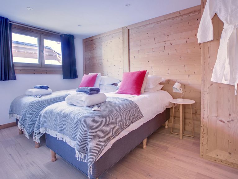 Chalet Les Trois Bonheurs with outdoor whirlpool