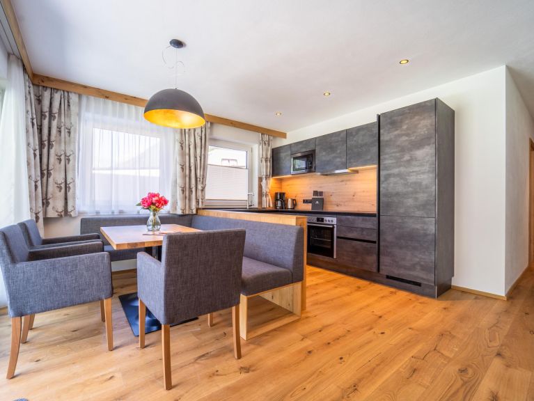 Chalet-apartment Pettneu Top 1