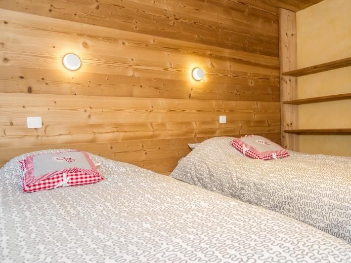 Chalet Les Bucherons with outdoor hot tub