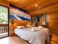 Chalet Lacuzon with private sauna and whirlpool-9