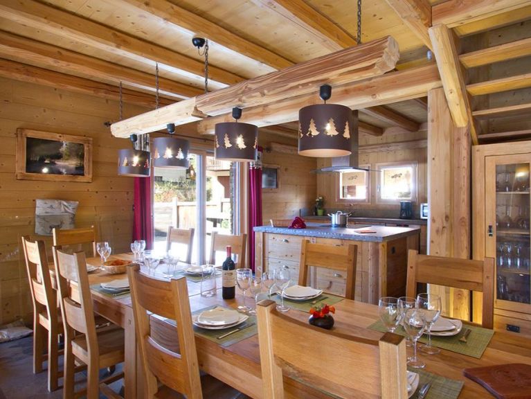 Chalet Le Prestige Lodge with a private swimming pool