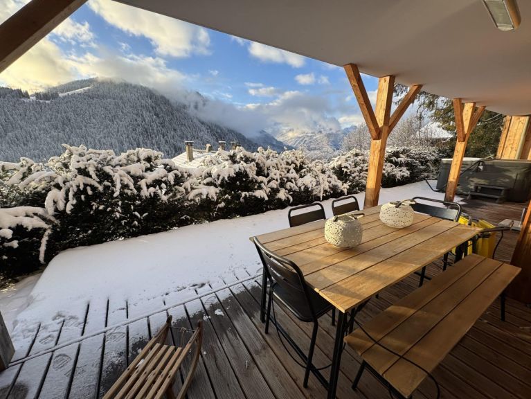 Apartment Le 360 No. 19 with outdoor whirlpool