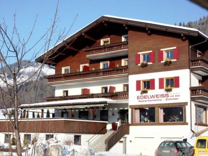 Chalet Edelweiss am See Whole building, incl. collective kitchen and dining room-0