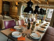 Chalet Le Hameau des Marmottes with family room and sauna-10
