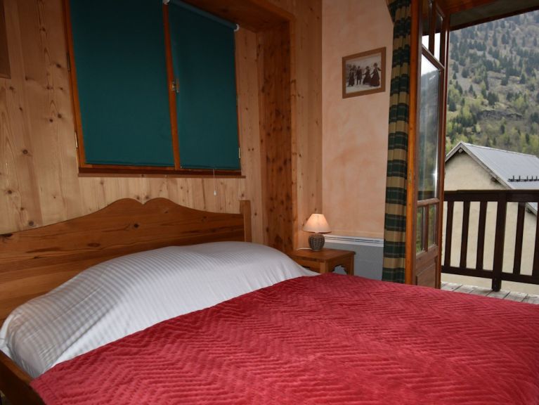 Chalet-apartment Clovis with private sauna