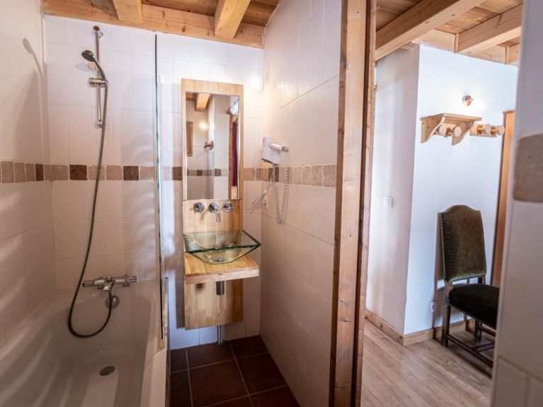 Chalet du Cocoon Pierra Menta 1 with sauna and shared outdoor hot tub