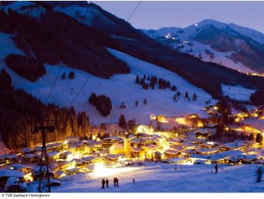 Ski village Popular winter sport destination with lively aprés-ski possibilities-4